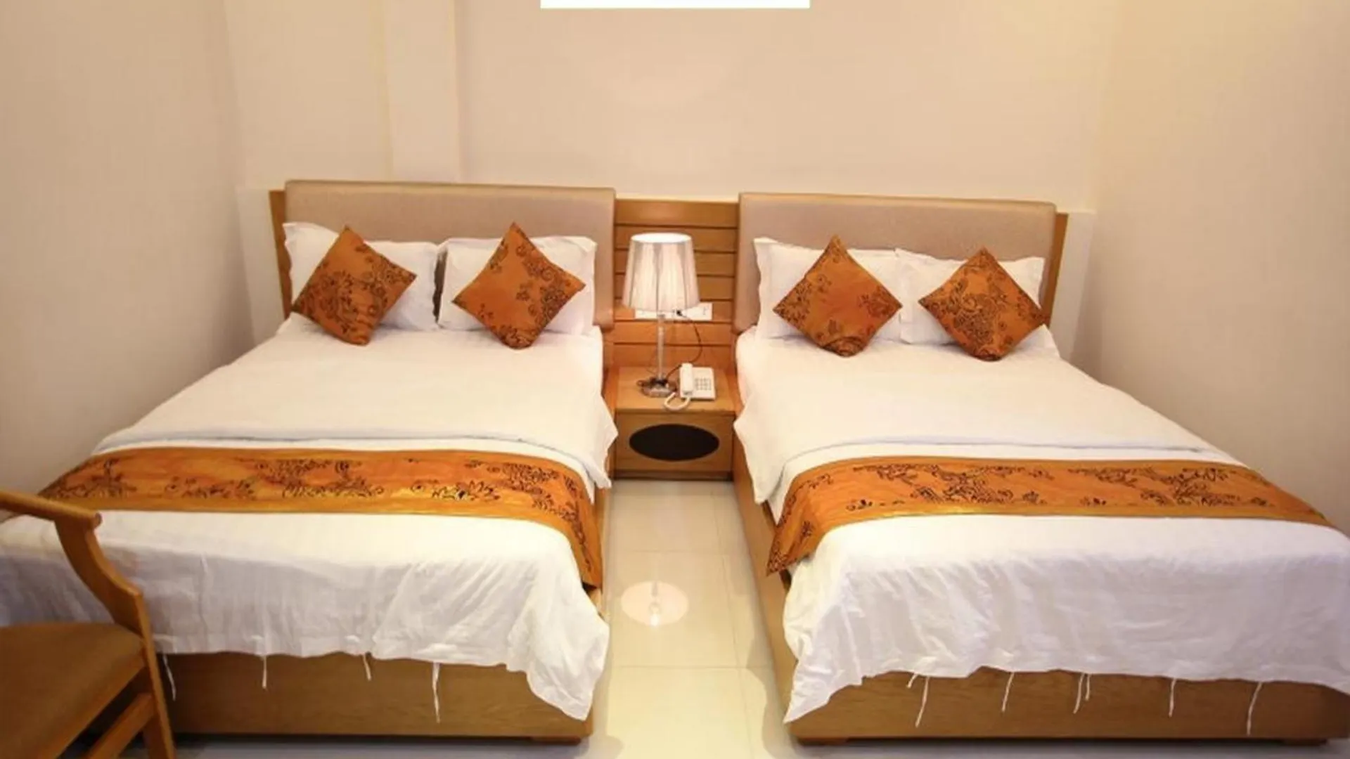 S79 Happy Hotel